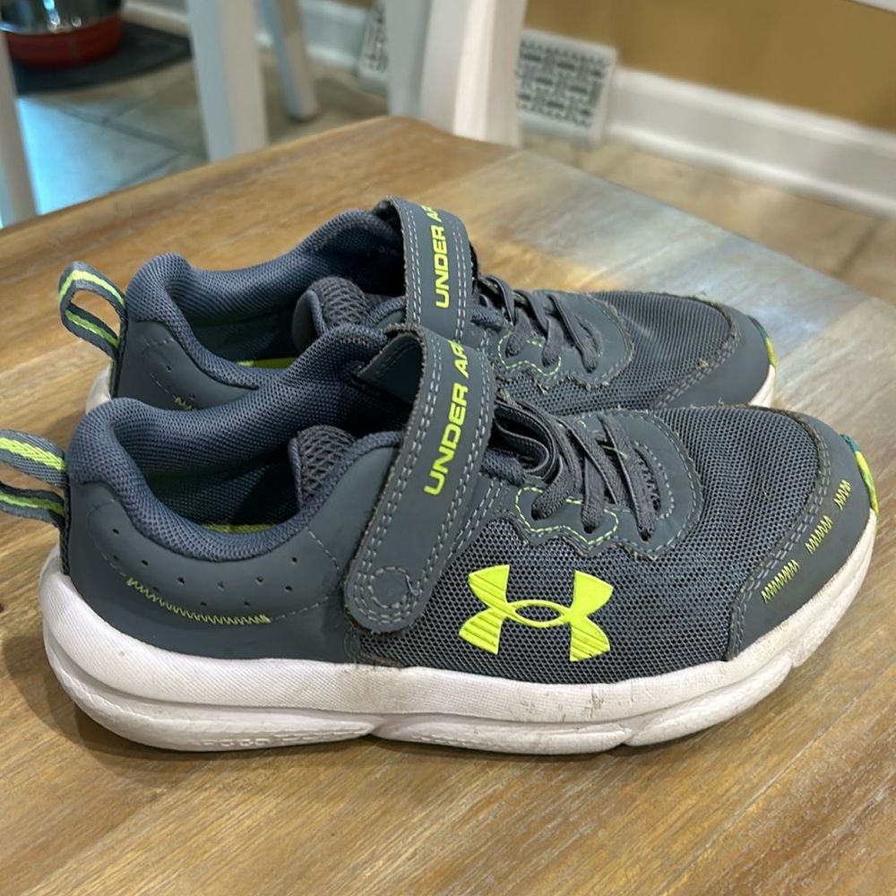 EUC Under Armour kids sneakers - perfect for spring/summer. Size 1